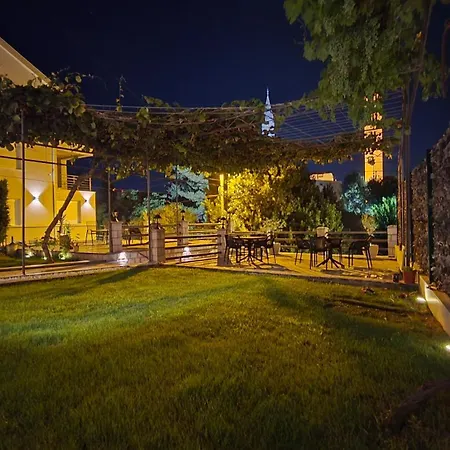 Appartement Vesa - Free Secure Garage, Smart Access & Modern Comfo *