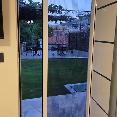 Vila Vesa - Free Secure Garage, Smart Access & Modern Comfo アパート