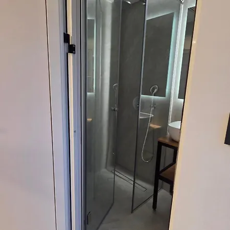 Vila Vesa - Free Secure Garage, Smart Access & Modern Comfo アパート *