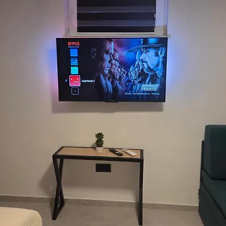 Vila Vesa - Free Secure Garage, Smart Access & Modern Comfo モスタル