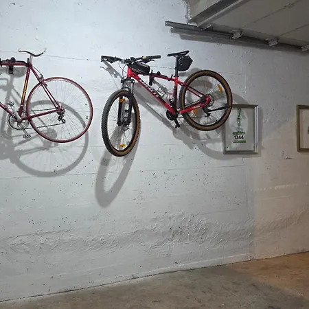 Vila Vesa - Free Secure Garage, Smart Access & Modern Comfo アパート