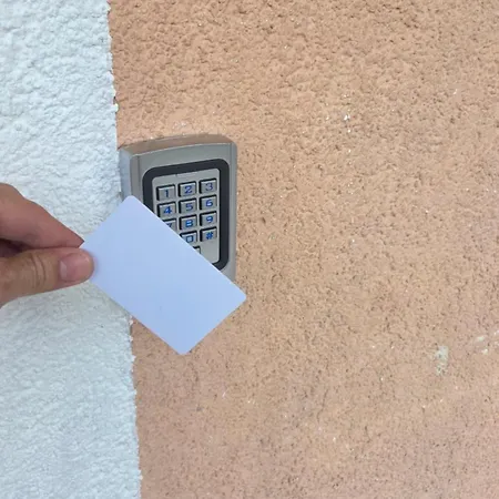 Vesa - Free Secure Garage, Smart Access & Modern Comfo Appartement