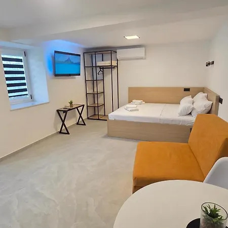 Vila Vesa - Free Secure Garage, Smart Access & Modern Comfo モスタル