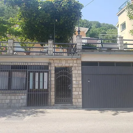 アパート Vila Vesa - Free Secure Garage, Smart Access & Modern Comfo モスタル